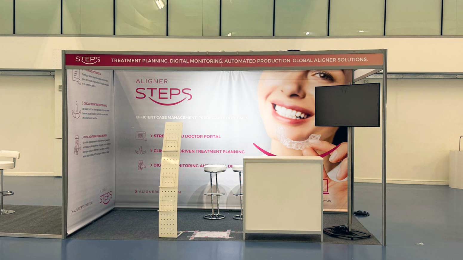 real photo of the stand design step aligner