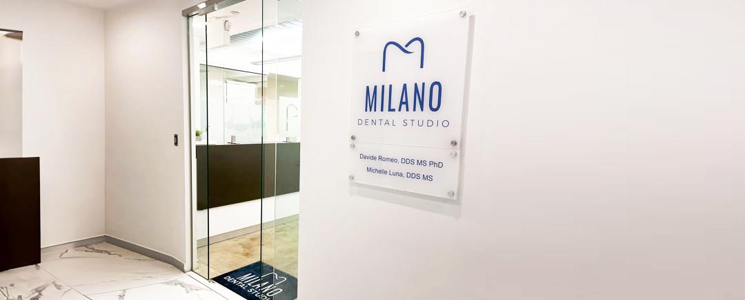targa con logo per dentista dental studio in new york